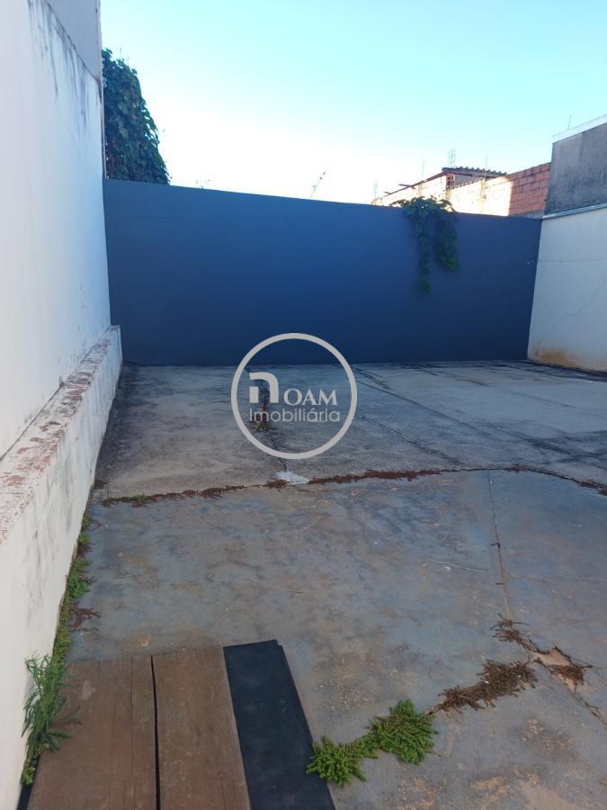 Casa para alugar com 2 quartos, 100m² - Foto 11