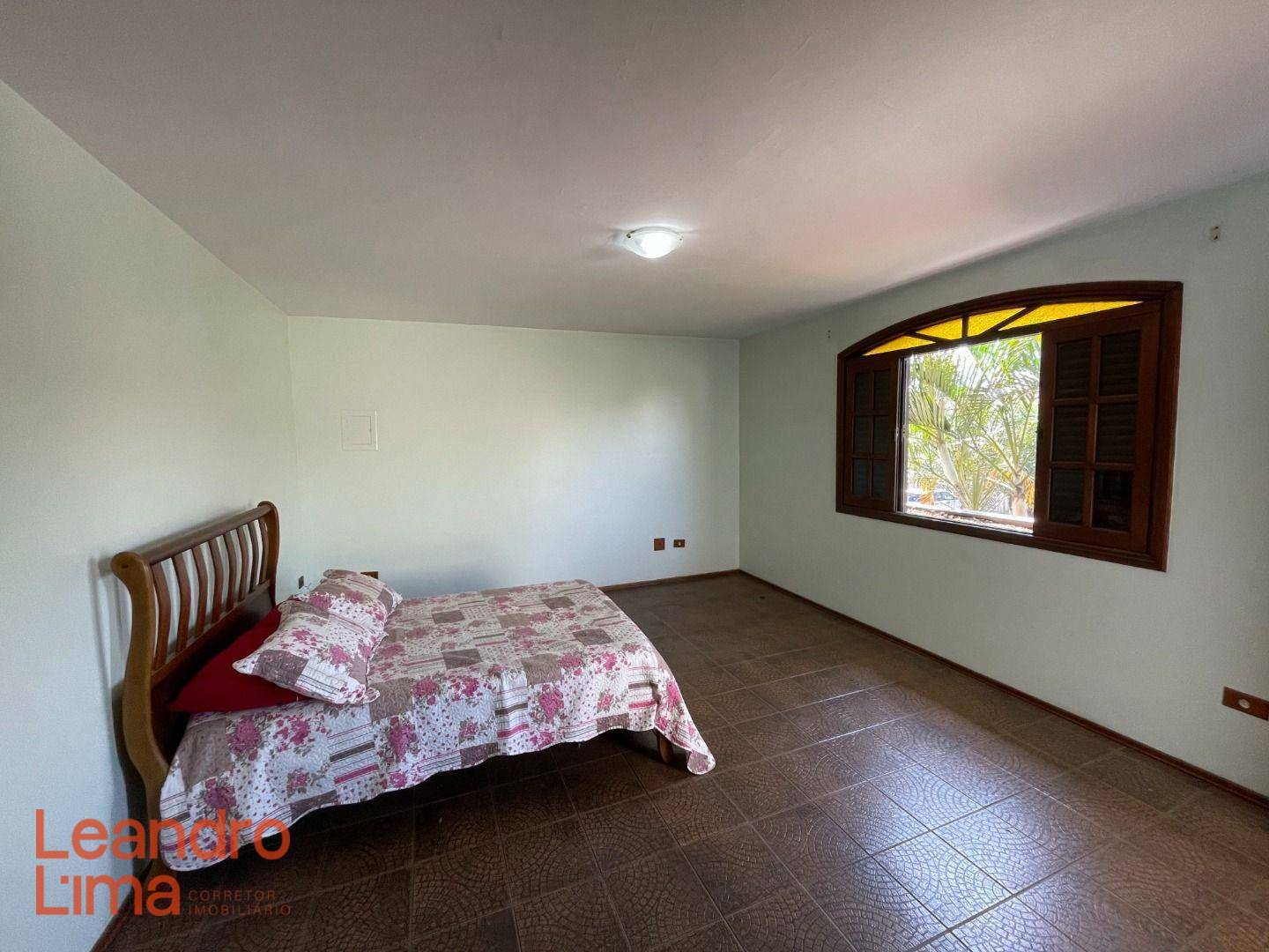 Casa à venda com 4 quartos, 350m² - Foto 23