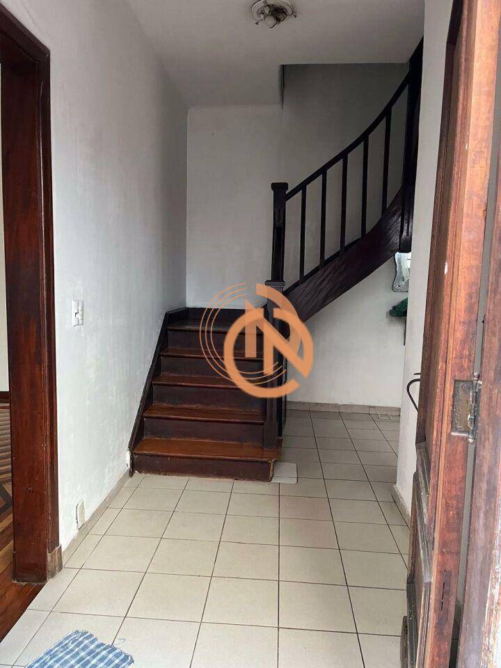 Casa à venda com 5 quartos, 174m² - Foto 13