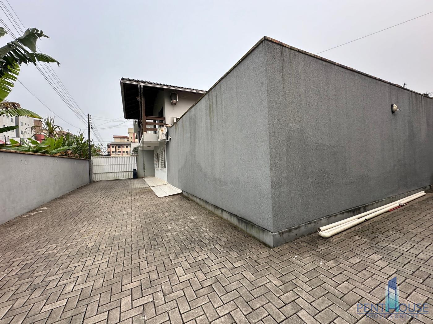 Casa à venda com 4 quartos, 202m² - Foto 3