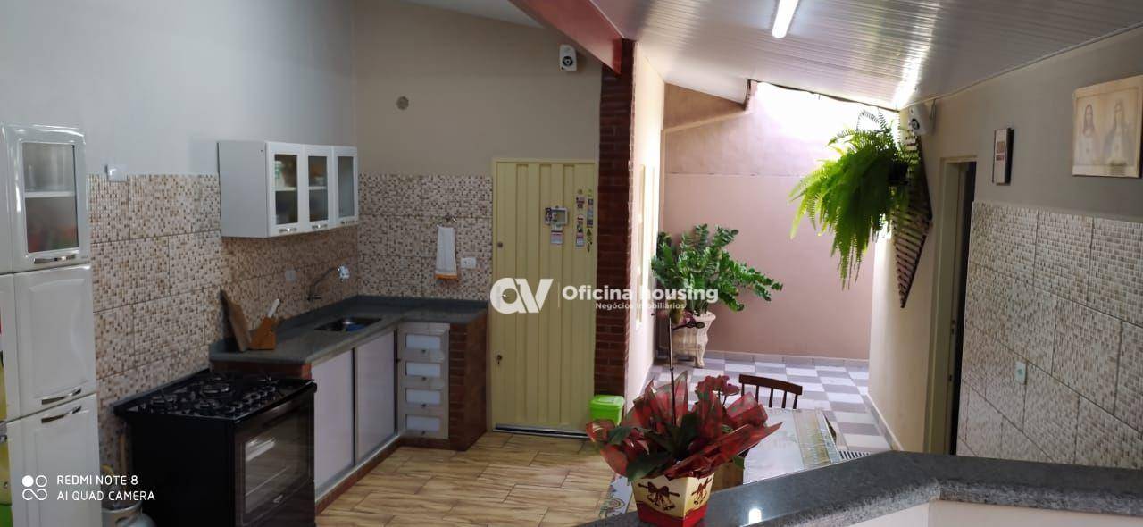 Casa à venda com 2 quartos, 132m² - Foto 11