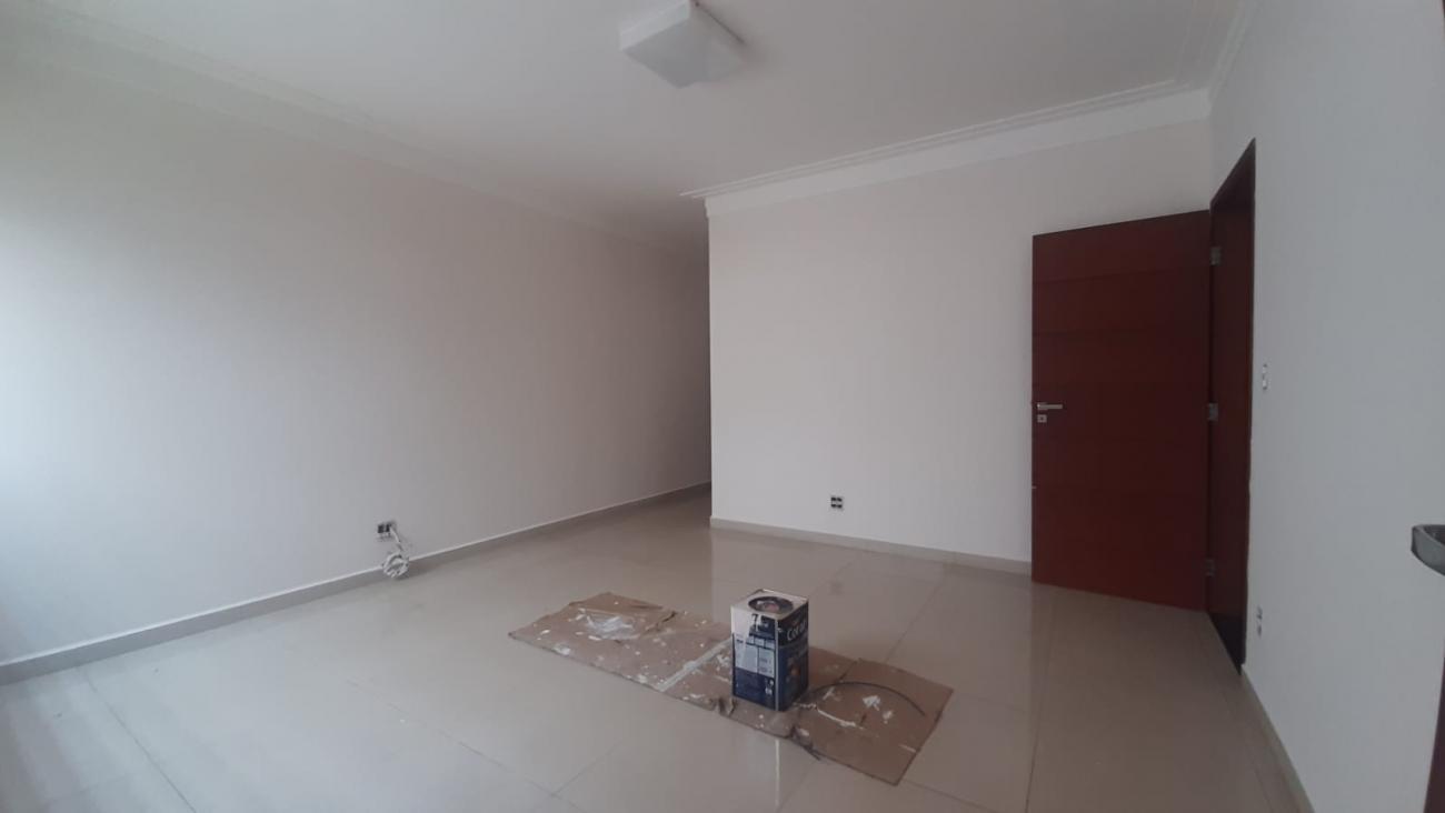 Casa para alugar com 3 quartos, 180m² - Foto 1