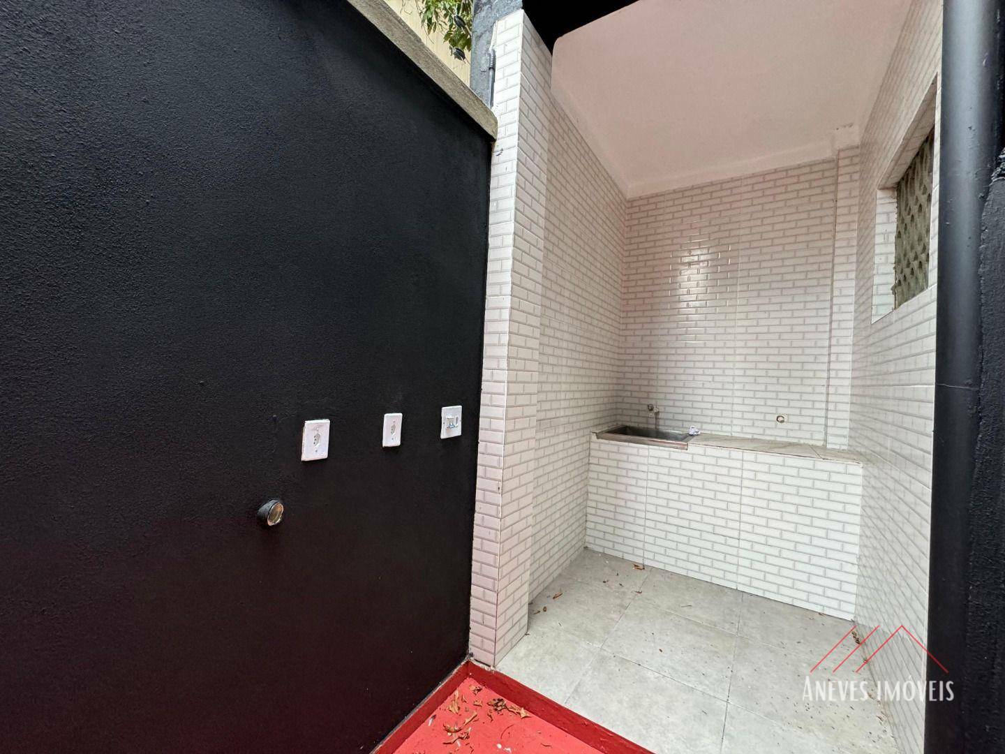 Casa para alugar com 5 quartos, 200m² - Foto 8