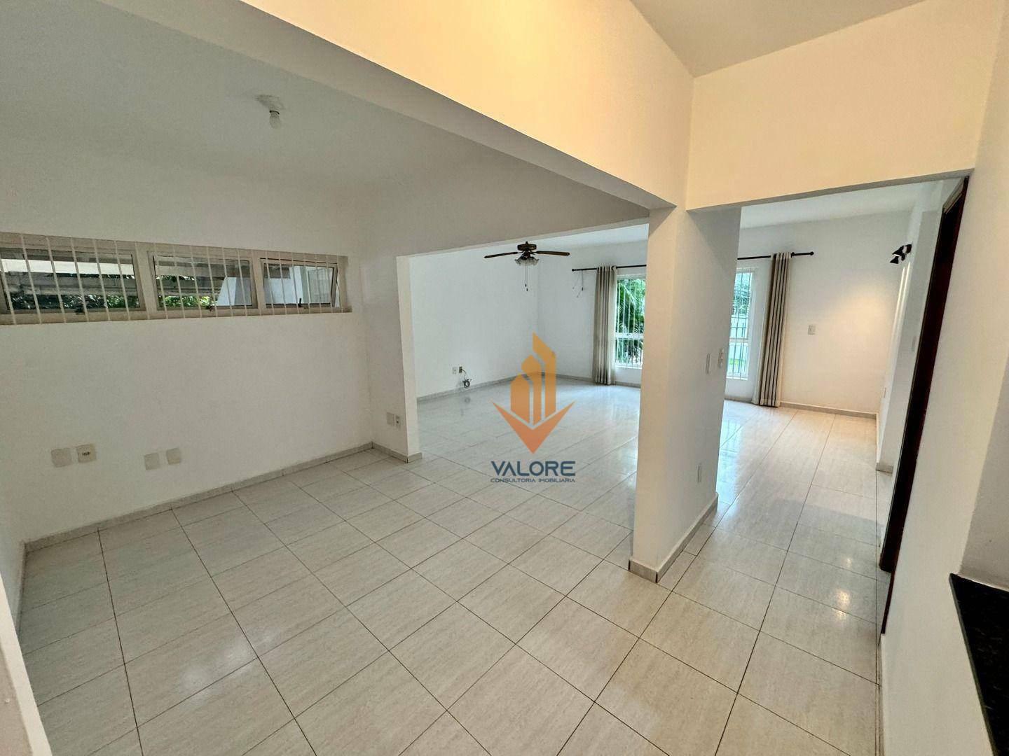 Casa à venda com 4 quartos, 300m² - Foto 14