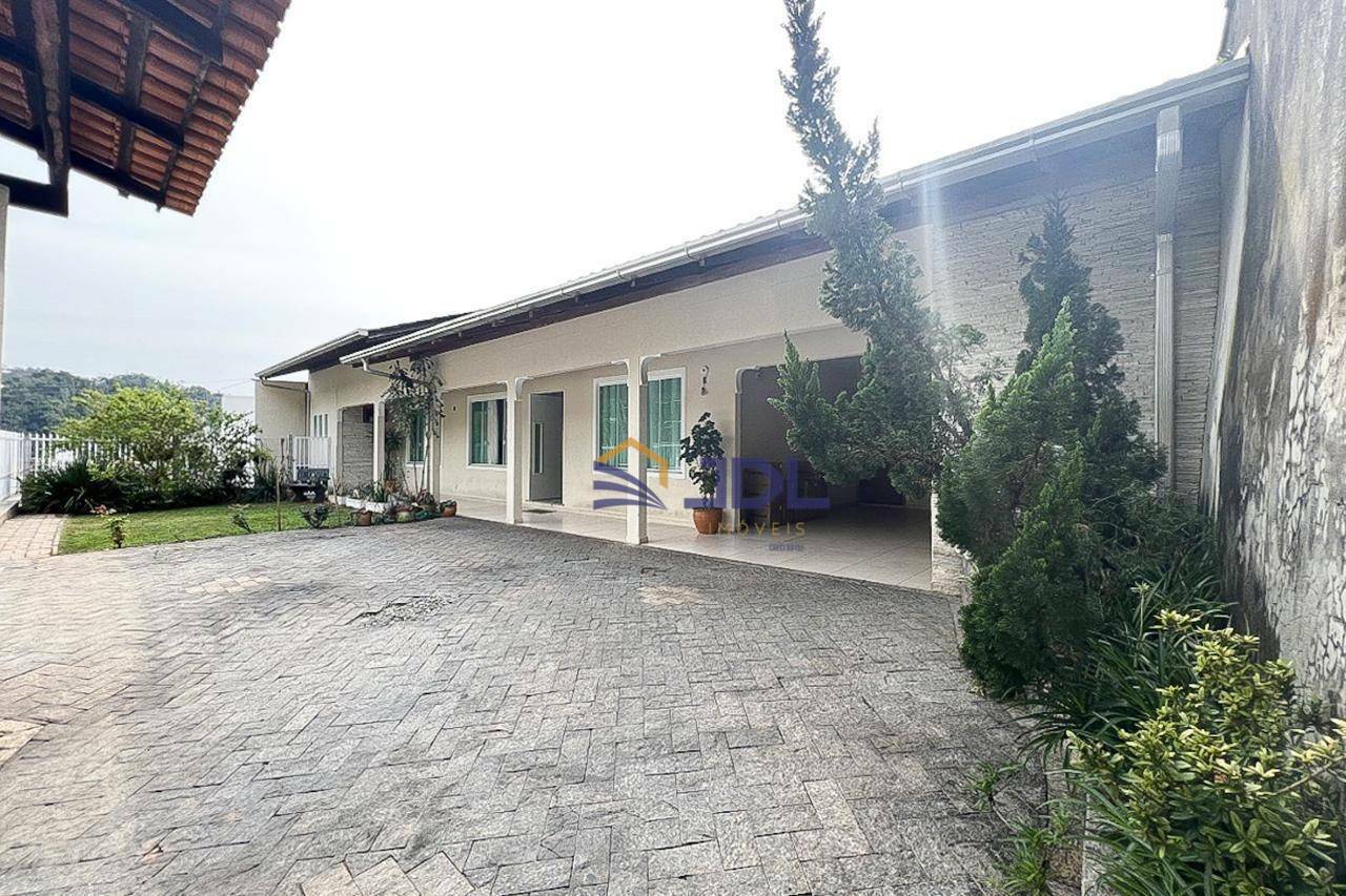 Casa à venda com 4 quartos, 270m² - Foto 1