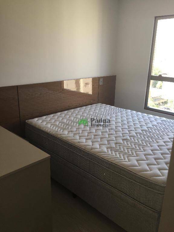 Apartamento à venda com 2 quartos, 70m² - Foto 2