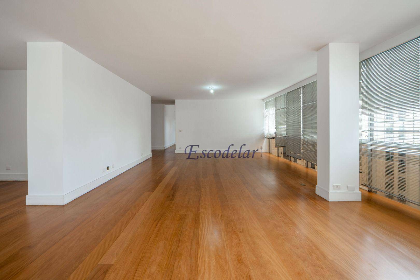 Apartamento à venda com 3 quartos, 240m² - Foto 2