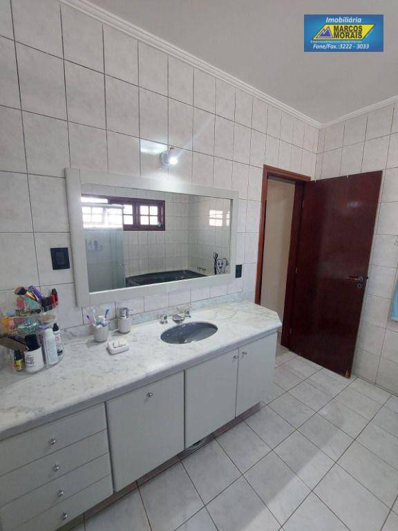 Casa de Condomínio para alugar com 4 quartos, 438m² - Foto 18