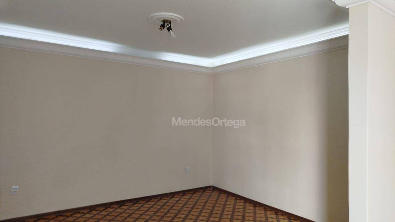 Casa para alugar com 3 quartos, 250m² - Foto 8