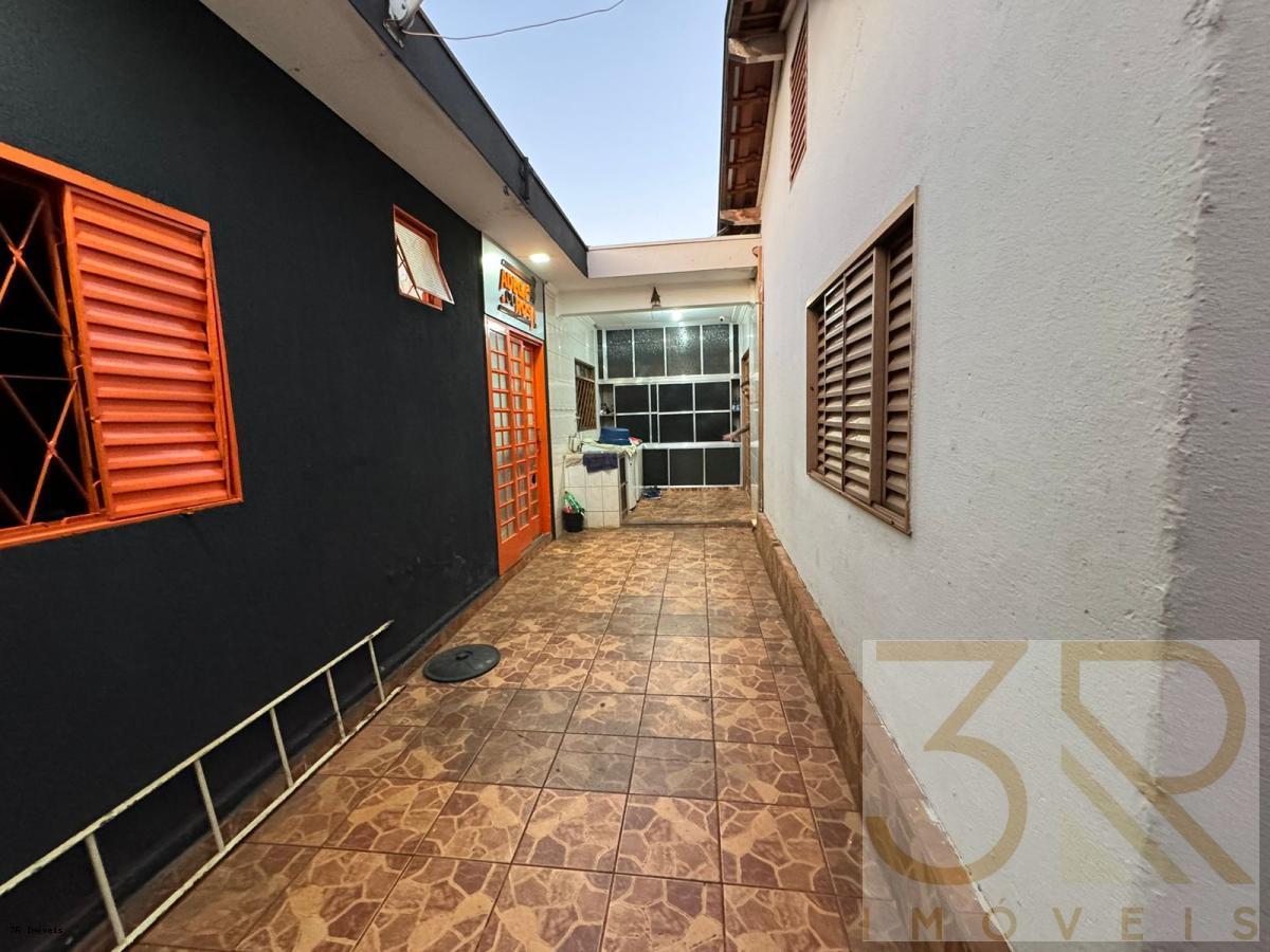 Casa à venda com 5 quartos, 200m² - Foto 9