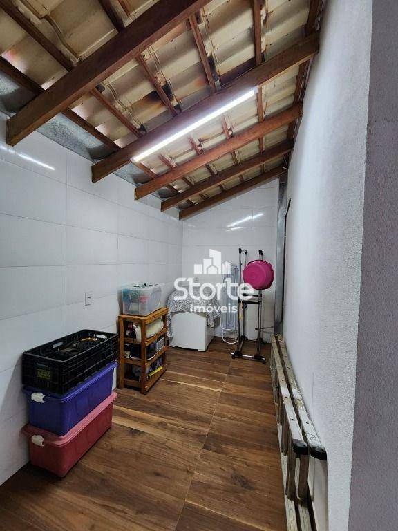 Casa à venda com 2 quartos, 60m² - Foto 17