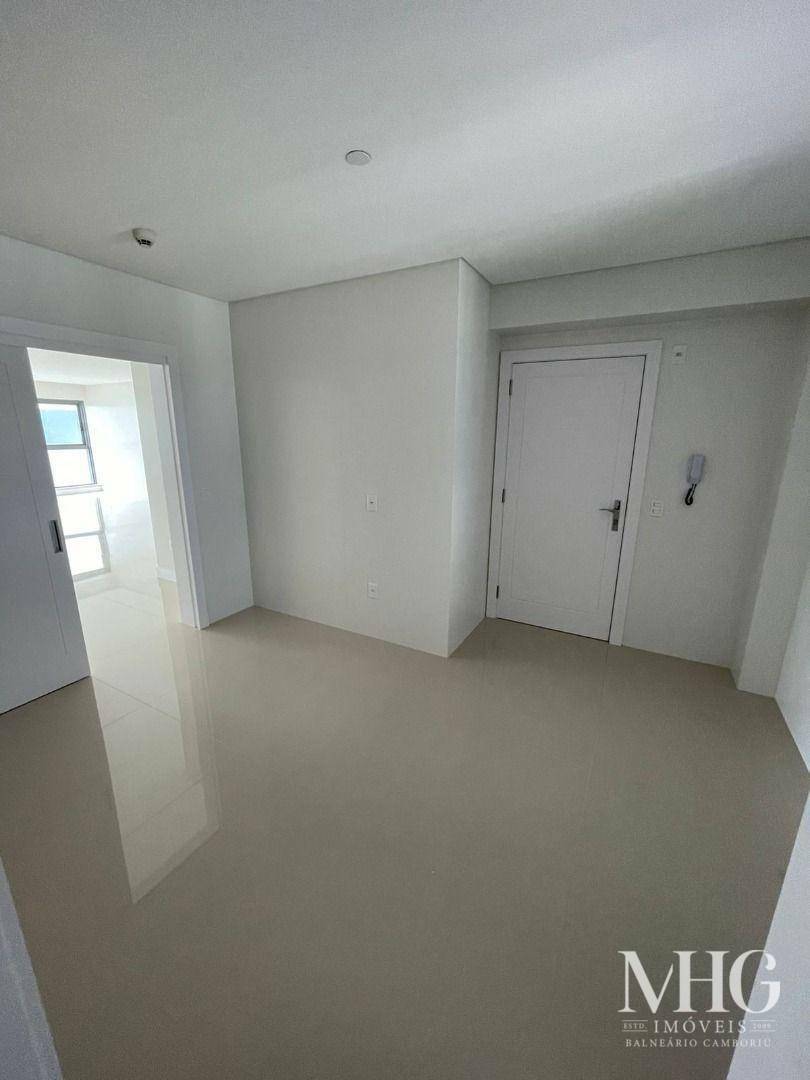 Apartamento à venda com 4 quartos, 182m² - Foto 4