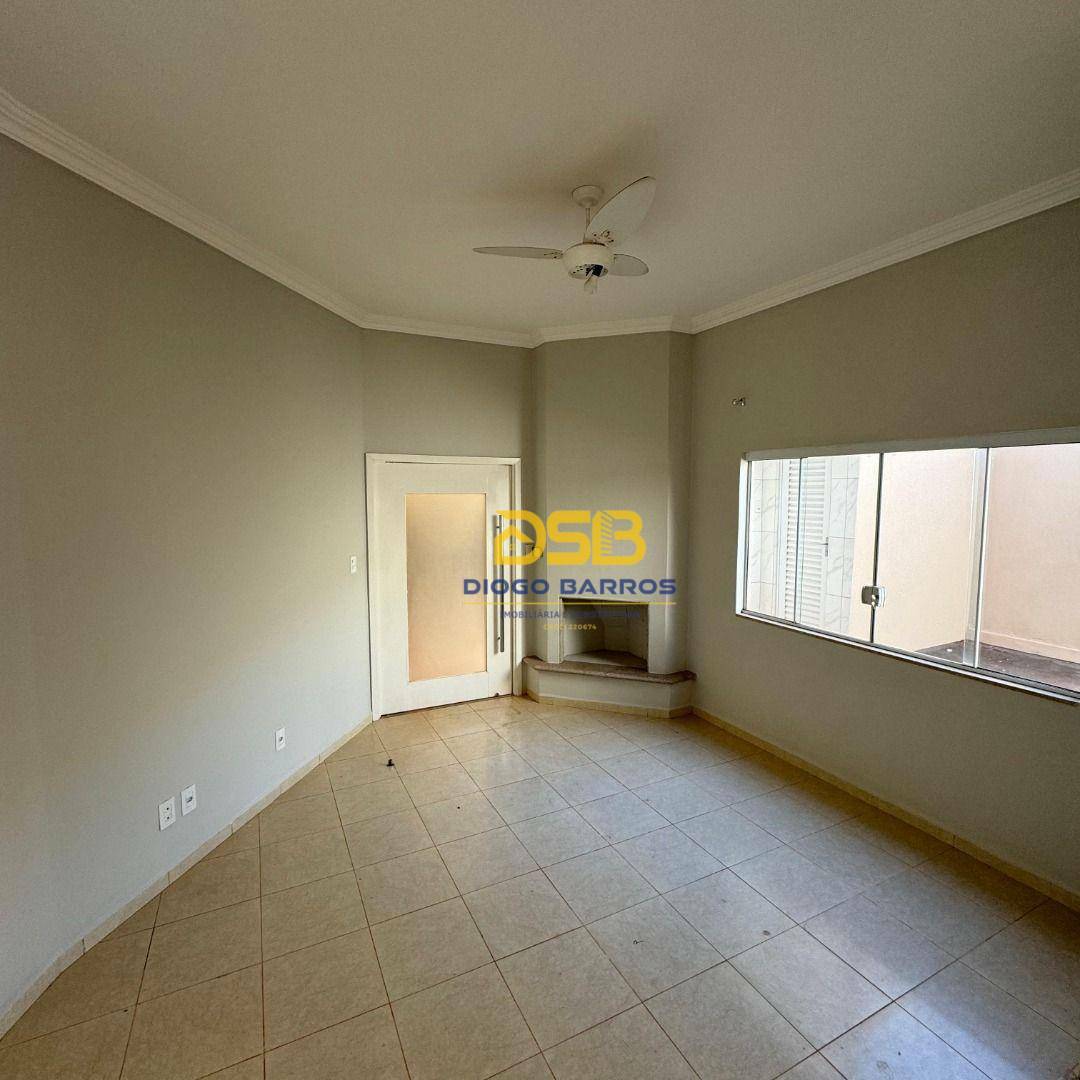 Casa para alugar com 4 quartos, 230m² - Foto 14