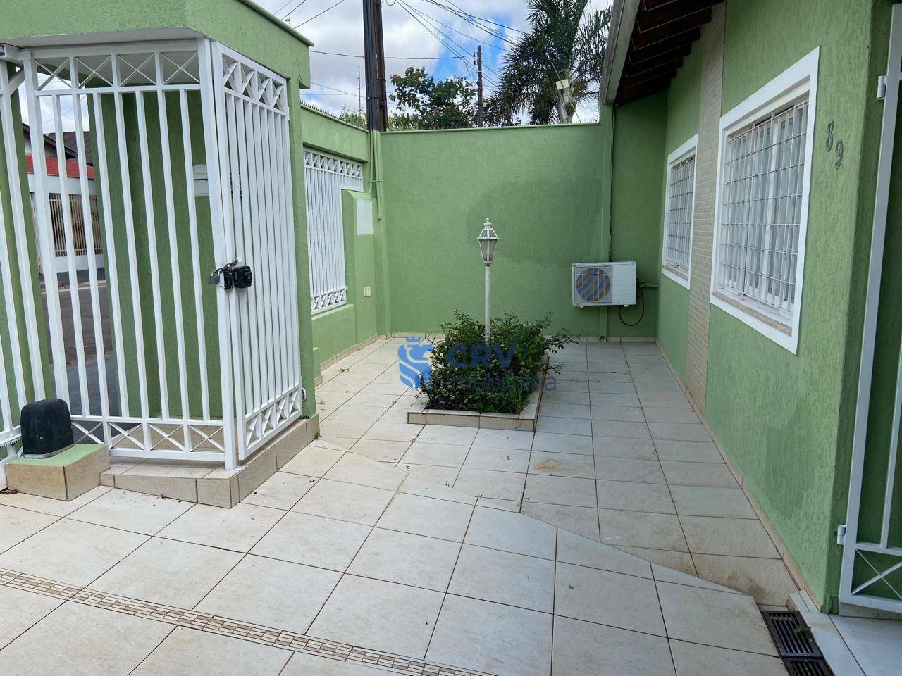 Casa à venda com 3 quartos, 200m² - Foto 2