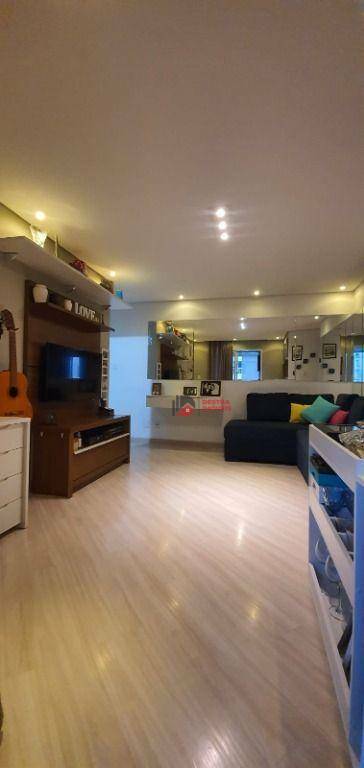 Apartamento à venda com 2 quartos, 70m² - Foto 3