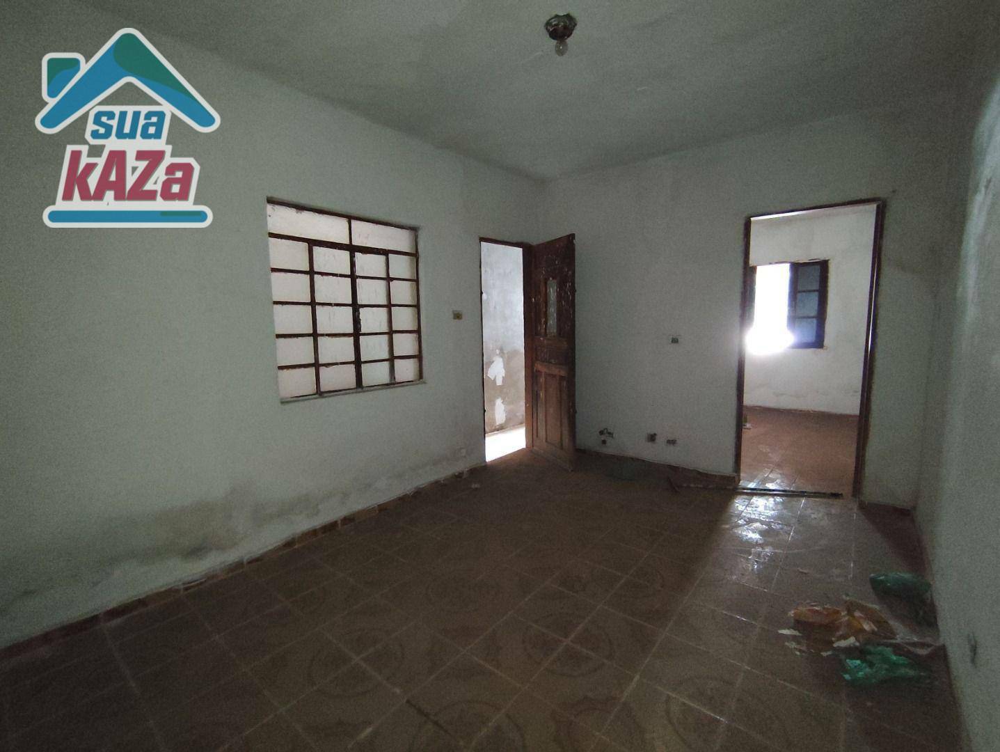 Casa à venda com 6 quartos, 230m² - Foto 4