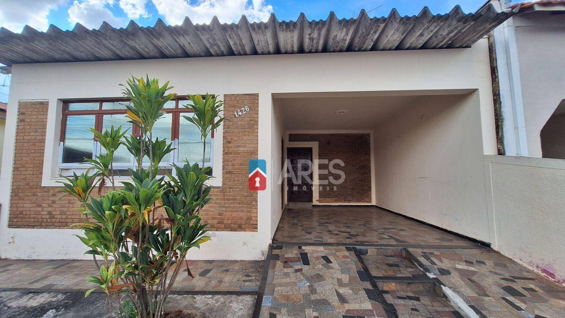 Casa para alugar com 3 quartos, 157m² - Foto 2