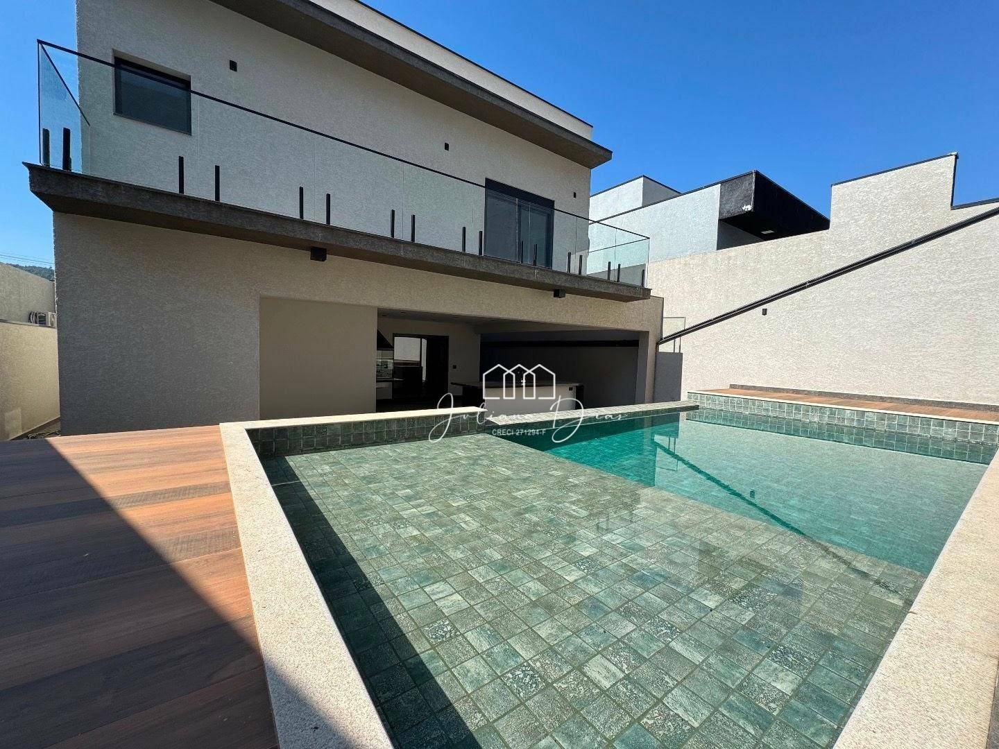 Sobrado, 5 quartos, 347 m² - Foto 1