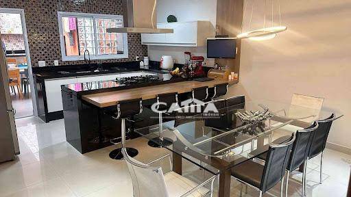 Sobrado à venda com 3 quartos, 235m² - Foto 1