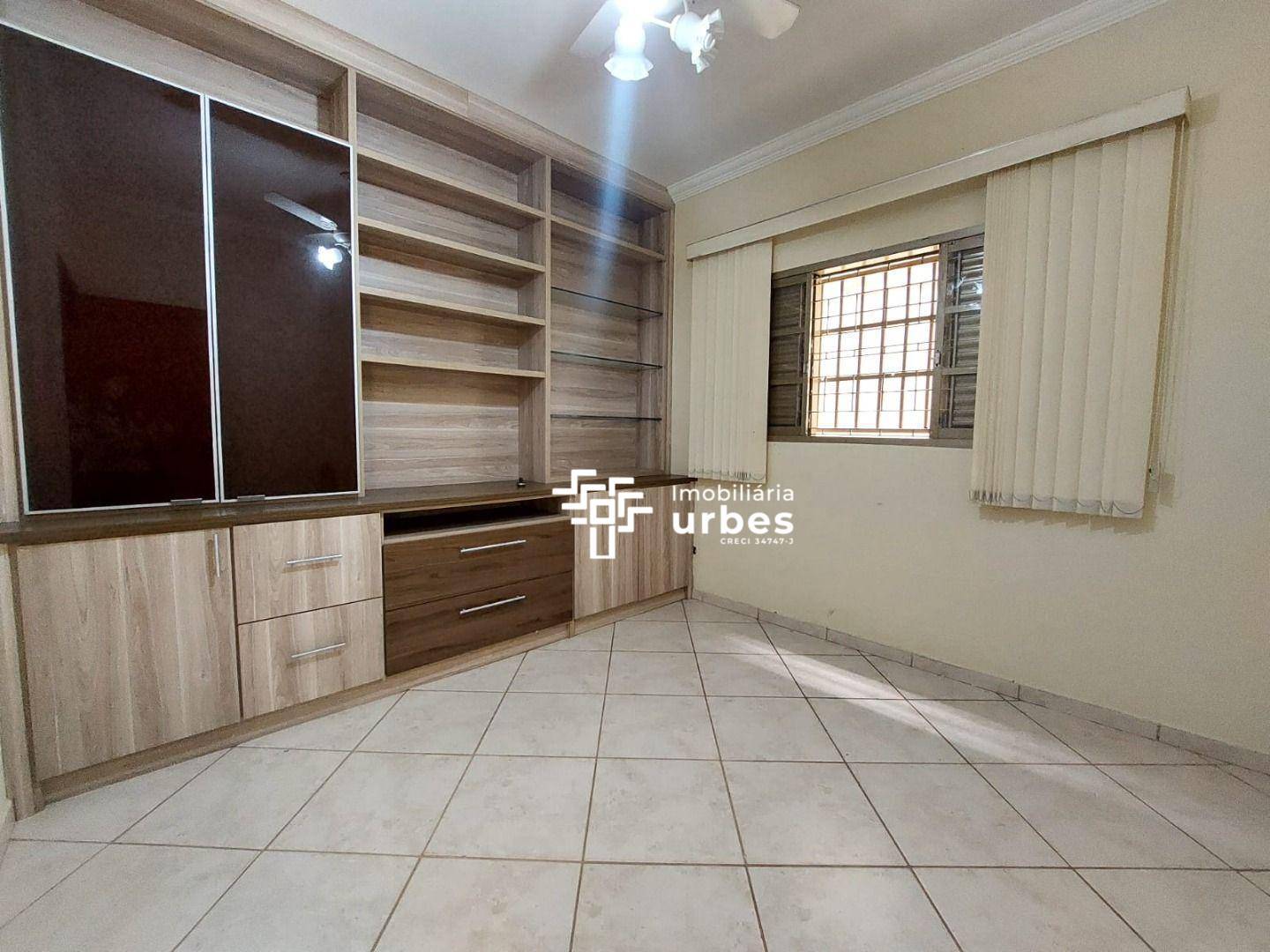 Casa para alugar com 3 quartos, 226m² - Foto 3