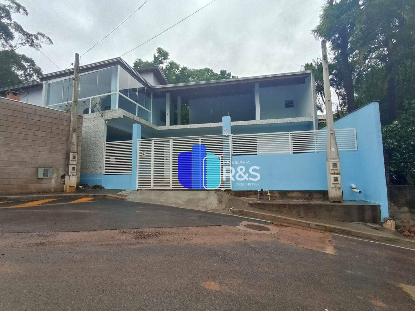 Casa à venda com 6 quartos, 214m² - Foto 1