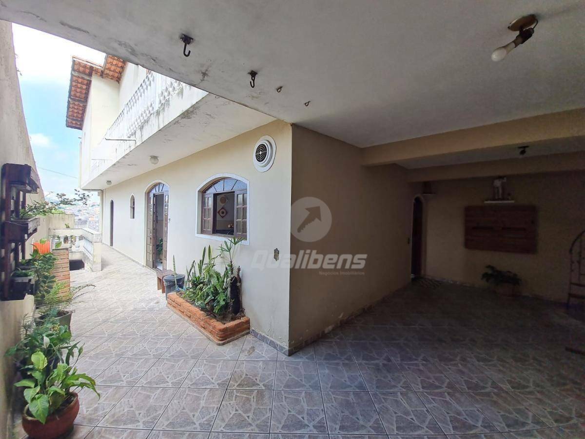 Sobrado à venda com 3 quartos, 250m² - Foto 2