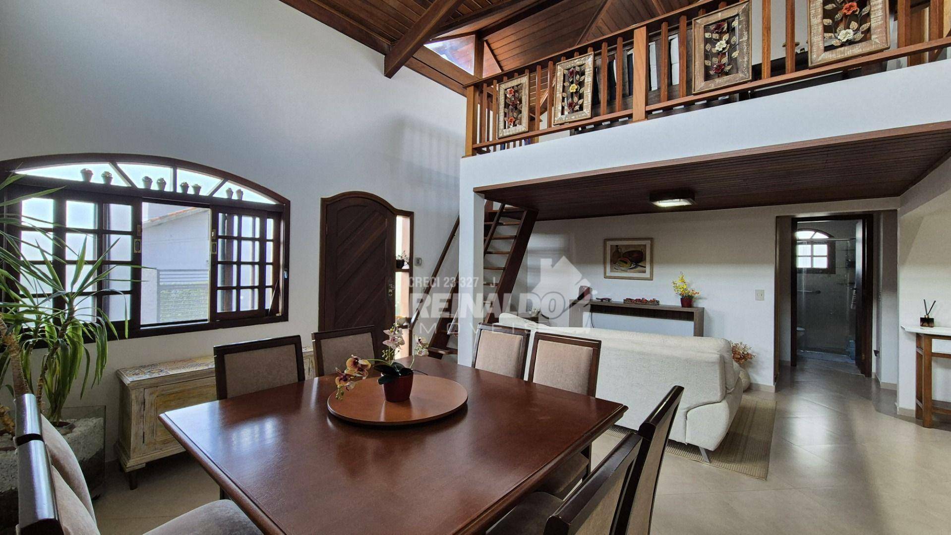 Casa de Condomínio para alugar com 4 quartos, 239m² - Foto 1