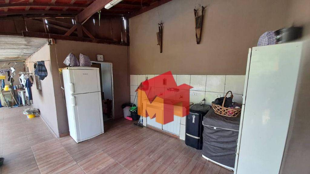 Chácara à venda com 2 quartos, 196m² - Foto 13