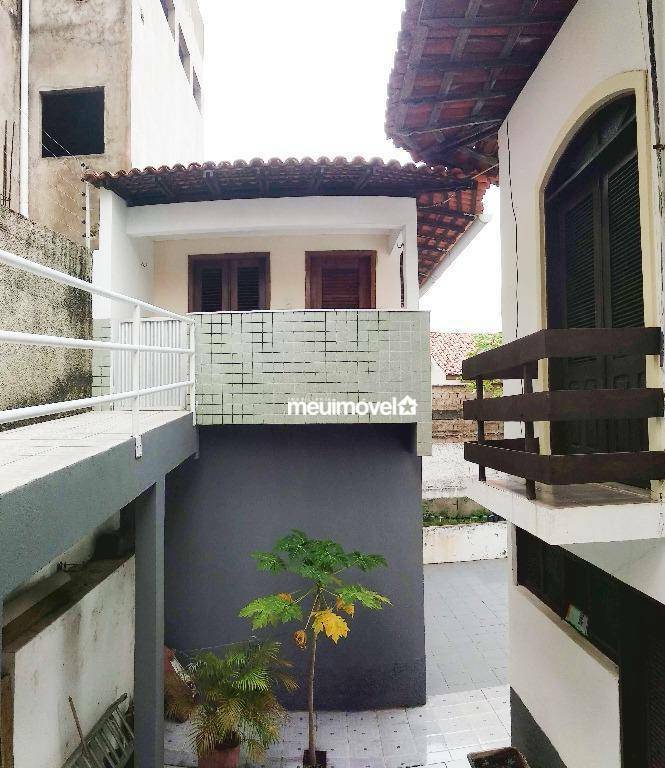 Casa à venda com 6 quartos, 260m² - Foto 12