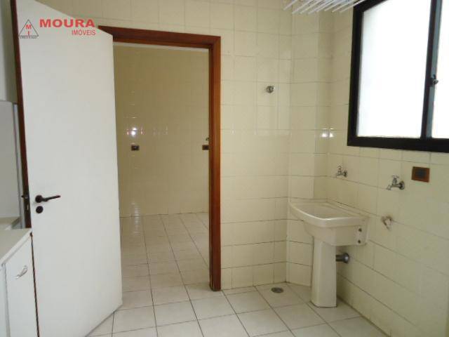 Apartamento à venda com 3 quartos, 159m² - Foto 18