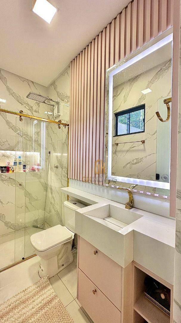 Casa à venda com 3 quartos, 240m² - Foto 2
