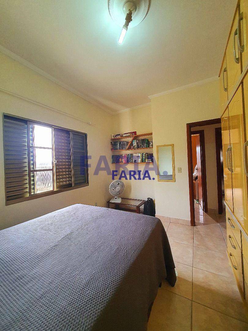 Casa à venda com 4 quartos, 220m² - Foto 10