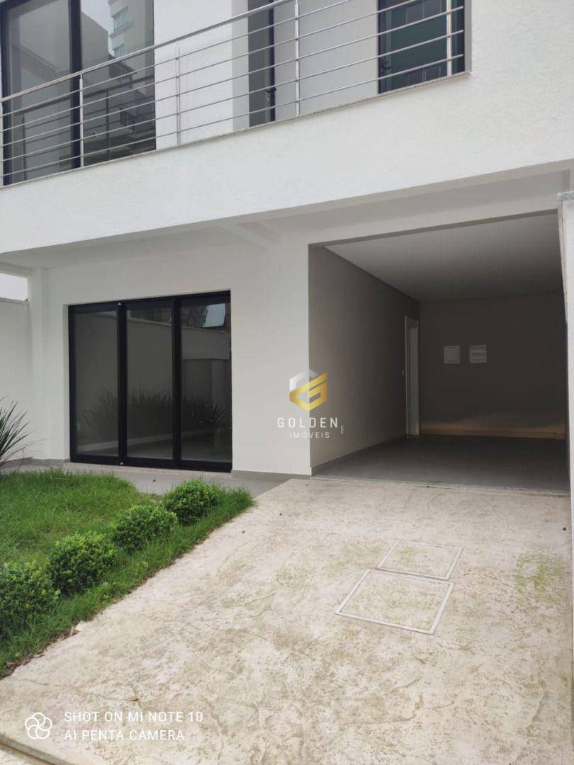 Sobrado à venda com 3 quartos, 220m² - Foto 4