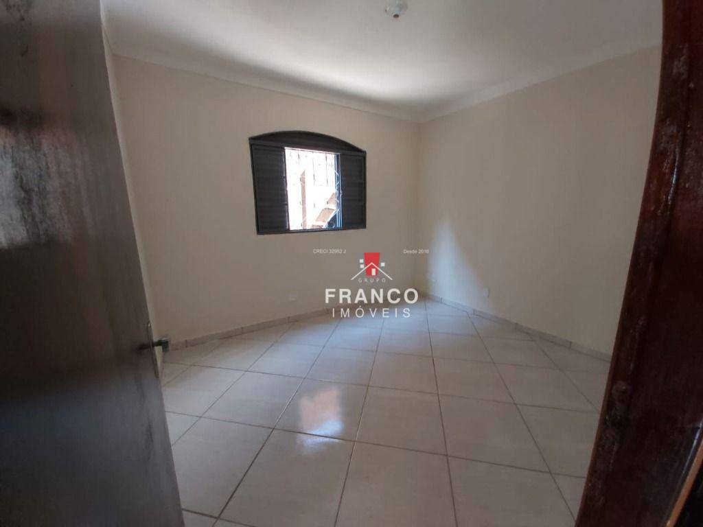 Casa à venda com 6 quartos, 300m² - Foto 17