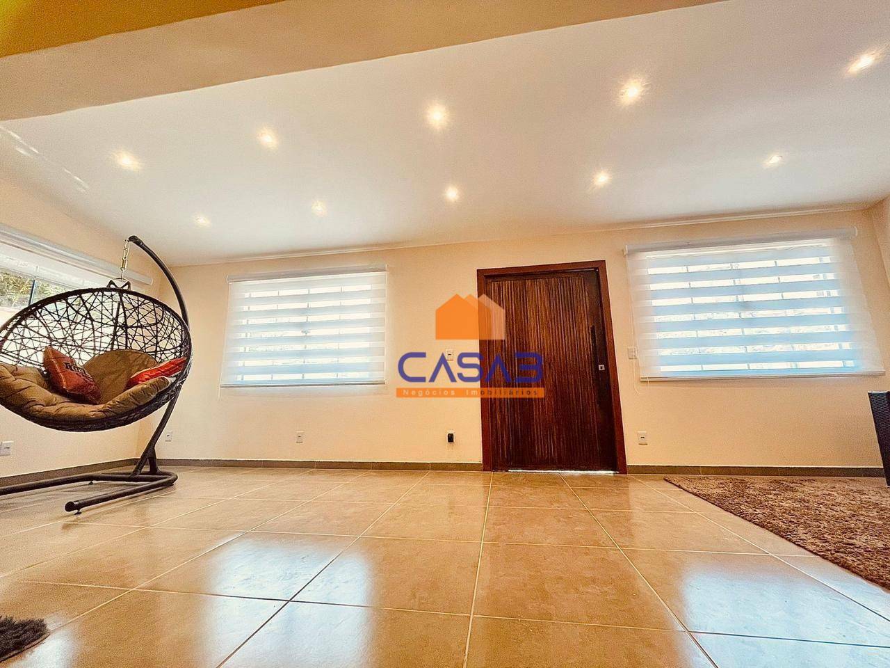 Casa à venda com 4 quartos, 200m² - Foto 2