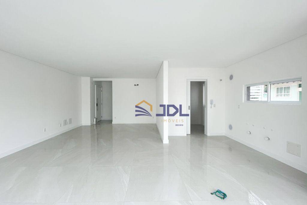 Apartamento à venda com 3 quartos, 121m² - Foto 11