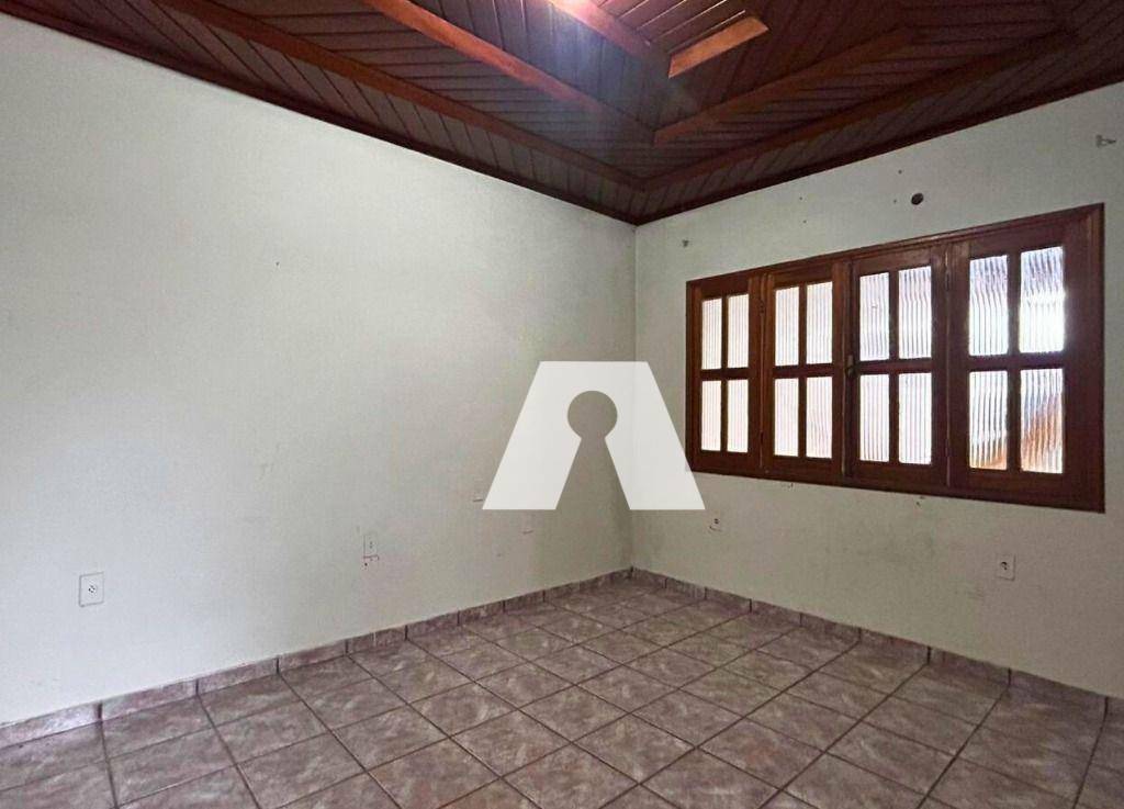 Casa para alugar com 5 quartos, 212m² - Foto 5