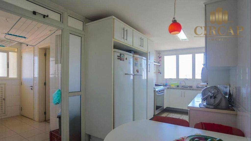 Apartamento à venda com 4 quartos, 220m² - Foto 6