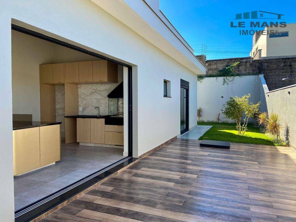 Casa de Condomínio à venda com 4 quartos, 238m² - Foto 1