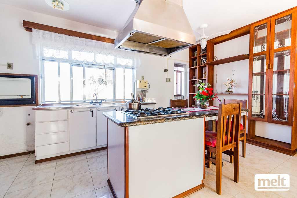 Casa à venda com 1 quarto, 220m² - Foto 4