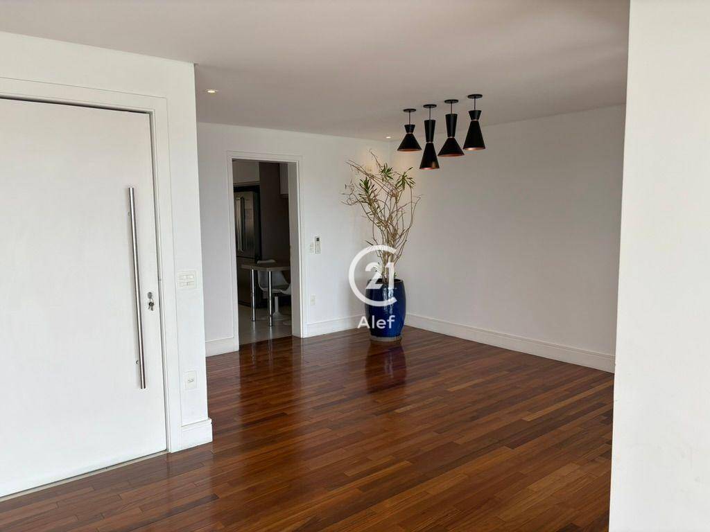 Apartamento à venda com 4 quartos, 241m² - Foto 2