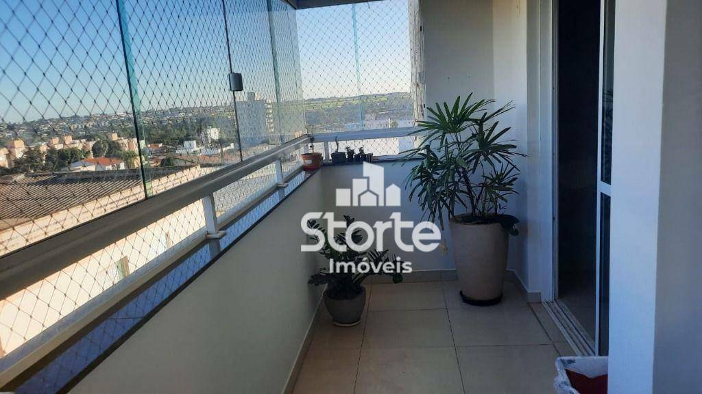 Apartamento à venda com 3 quartos, 103m² - Foto 3