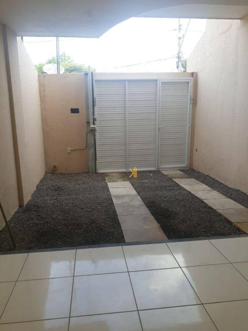 Casa à venda com 3 quartos, 100m² - Foto 2