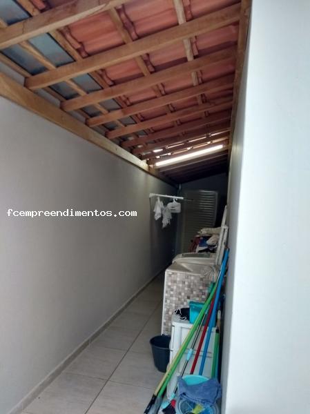 Casa à venda com 2 quartos, 200m² - Foto 7