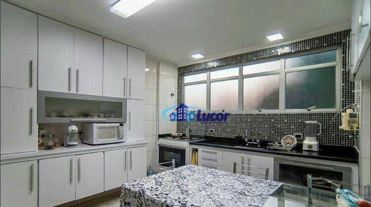 Apartamento à venda com 3 quartos, 180m² - Foto 1