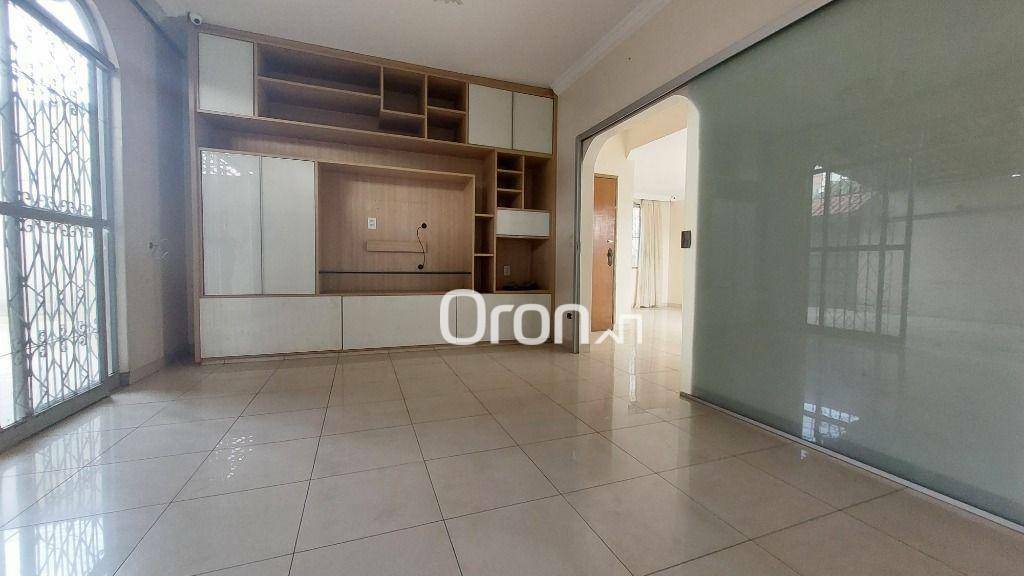 Casa à venda com 6 quartos, 315m² - Foto 2