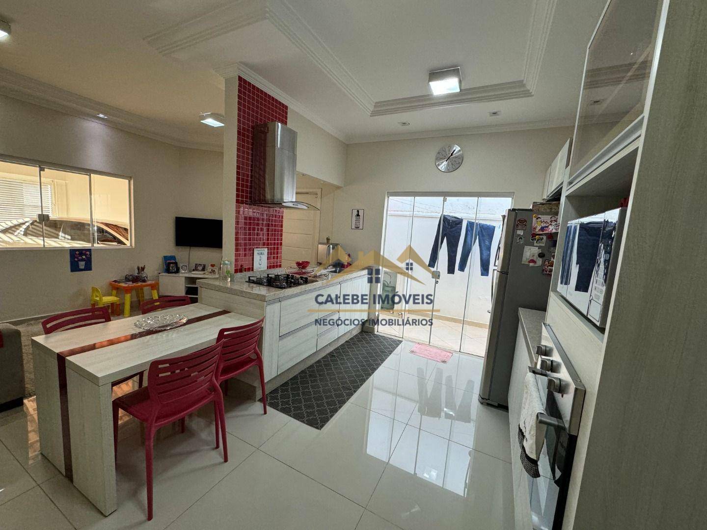 Casa à venda com 2 quartos, 69m² - Foto 4