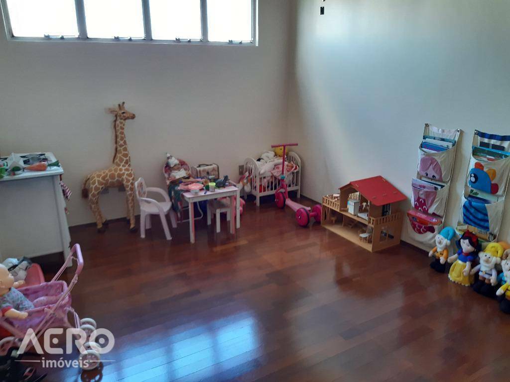 Apartamento à venda com 4 quartos, 249m² - Foto 12