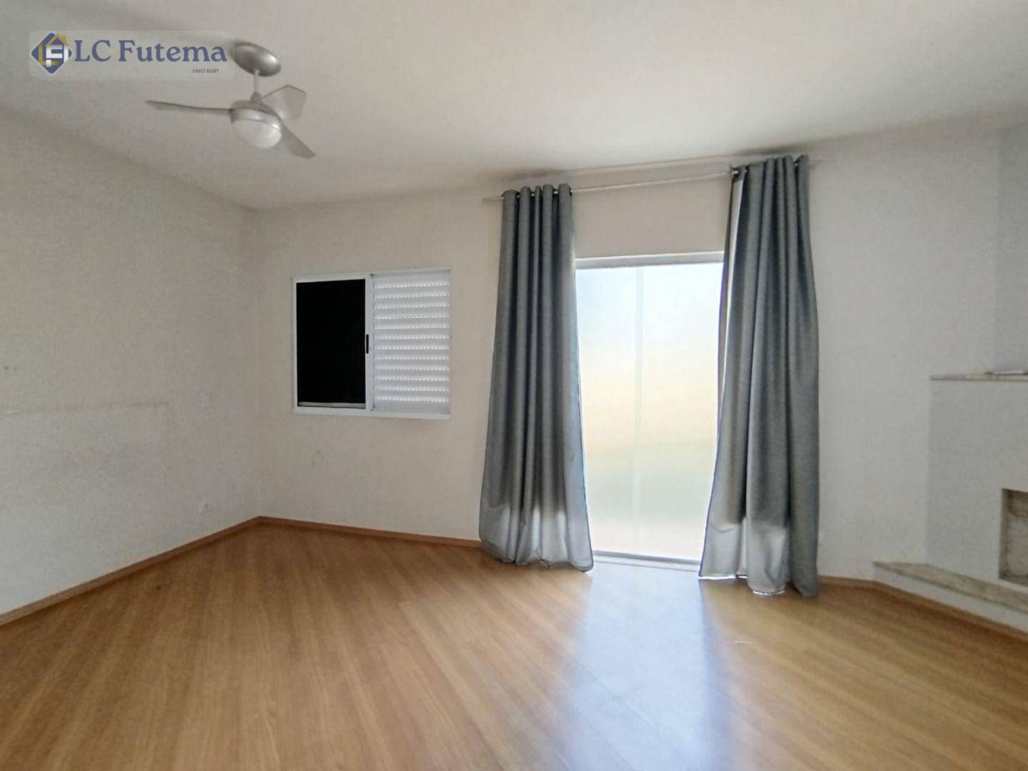 Casa de Condomínio para alugar com 3 quartos, 300m² - Foto 17