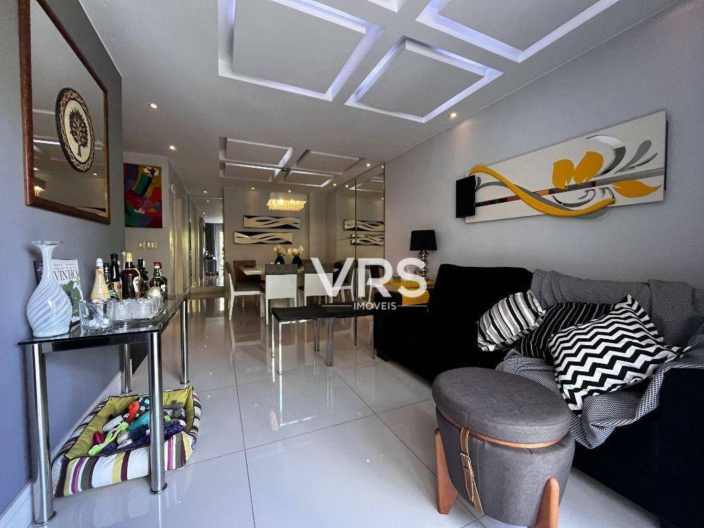 Casa de Condomínio à venda com 4 quartos, 240m² - Foto 2